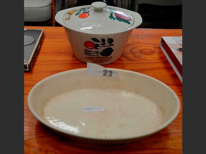 VINTAGE VILLEROY & BOCH: SERVING DISH WITH LID & ANOTHER, 29.5 x 18 x 5cm & 20.5cm Diameter x 11.5cm High