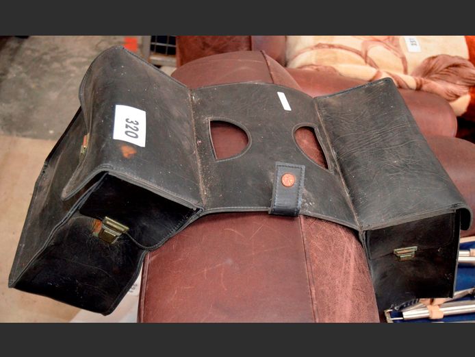 VINTAGE BLACK LEATHER TOUCH PANNIER