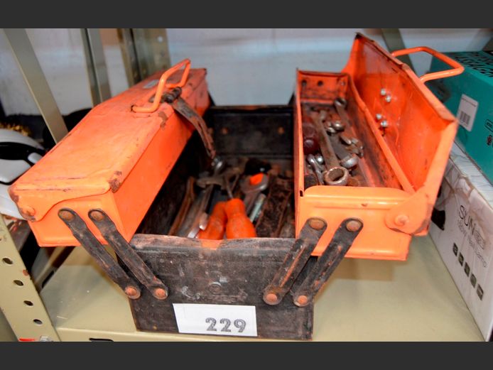 SMALL METAL TOOLBOX & CONTENTS, 36 x 16 x 16cm