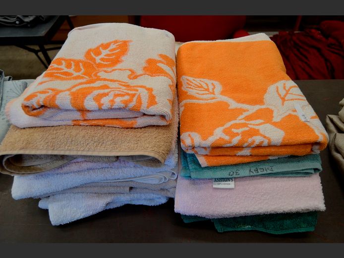 ASSORTED BATH TOWELS & HAND TOWELS