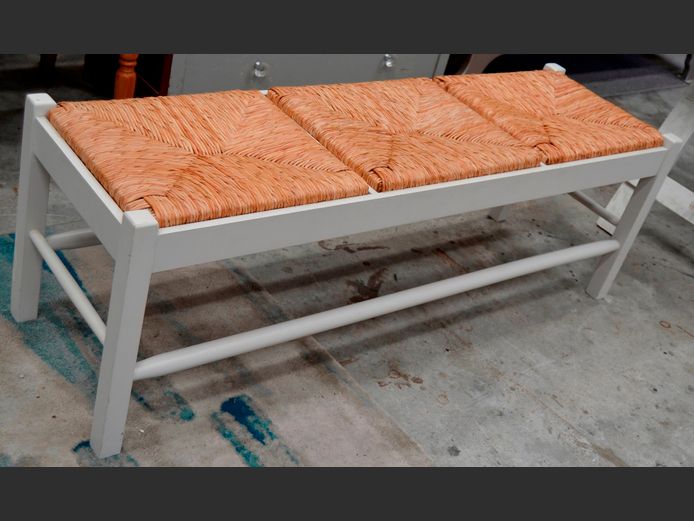 GREY PAINTED 3-SEATER BENCH WITH WOVEN SEAGRASS SEATS, 137 x 41.5 x 46cm