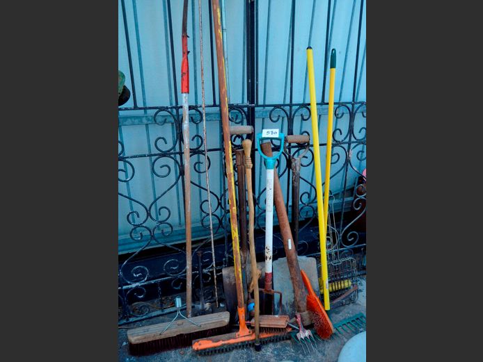 ASSORTED GARDEN TOOLS