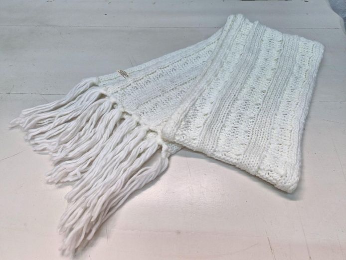 Thick Cable-Knit Fringed Winter Scarf