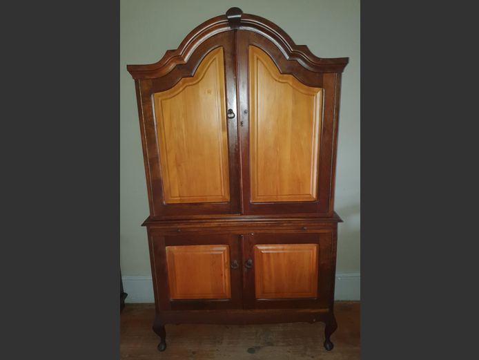 YELLOWWOOD & IMBUIA 4-DOOR GABLE TOP DRINKS CABINET, 107 x 48 x 185cm