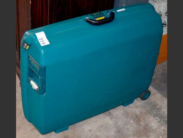 SAMSONITE HARD SHELL SUITCASE