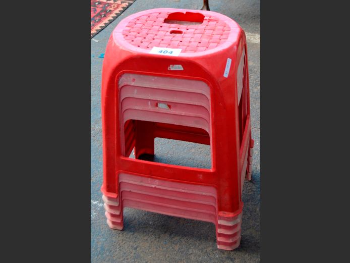 LOT: 5 x RED PLASTIC STOOLS [Damaged]