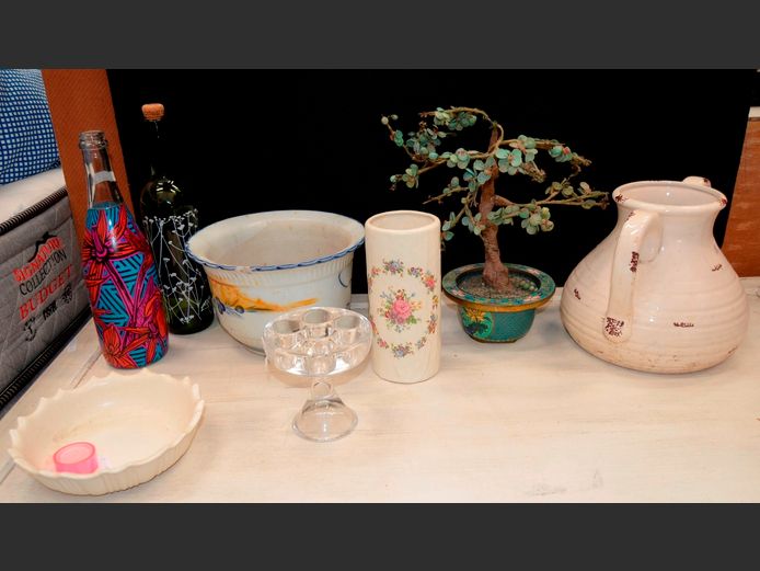 LOT: CERAMIC PLANTER, VASE, COLLECTABLE BOTTLES, etc