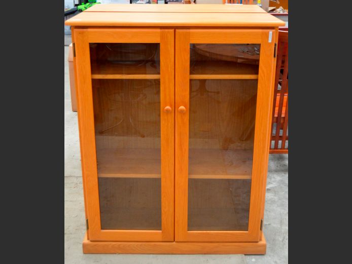 OAK 2-DOOR GLASS FRONT BOOKCASE CABINET, 94 x 33 x 99cm