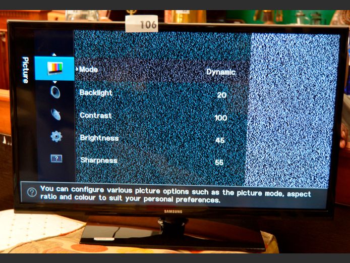 SAMSUNG 32" TV [Switches on] ### LICENCE PLEASE ###