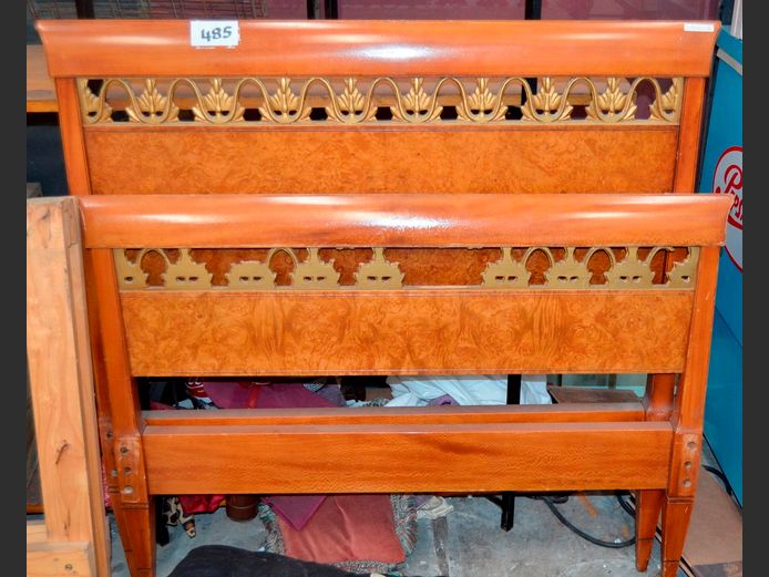 SET WALNUT & MAHOGANY SINGLE HEAD- & FOOTBOARD [Needs some TLC]