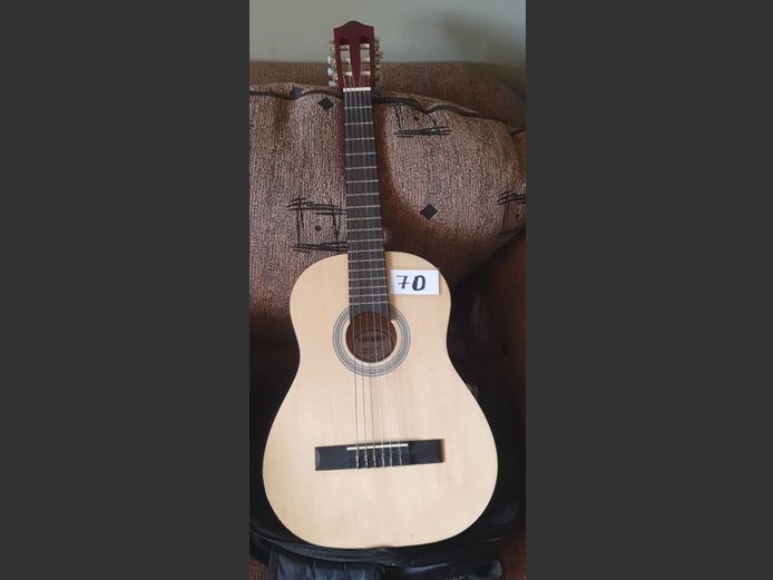 OAKLAND ACOUSTIC GUITAR IN BAG