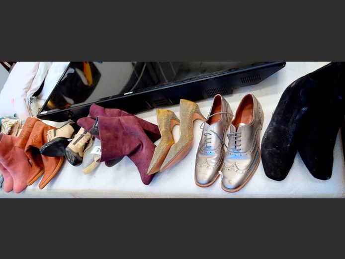 ASSORTED LADIES BOOTS & SHOES [Size 7] [#: 422545813]