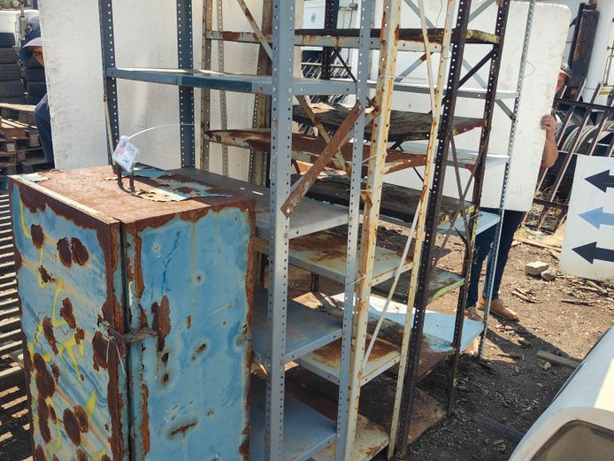 4 X BOLT AND NUT SHELVING AND STEEL TRUNK