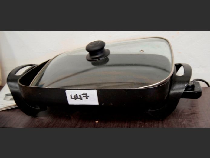 SUNBEAM ELECTRIC FRYING PAN [Switches on, untested further]