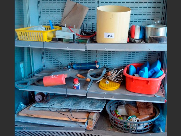 LOT ON 2 SHELVES: AB EXERCISER, DUSTBIN, FREEZER BRICKS, etc