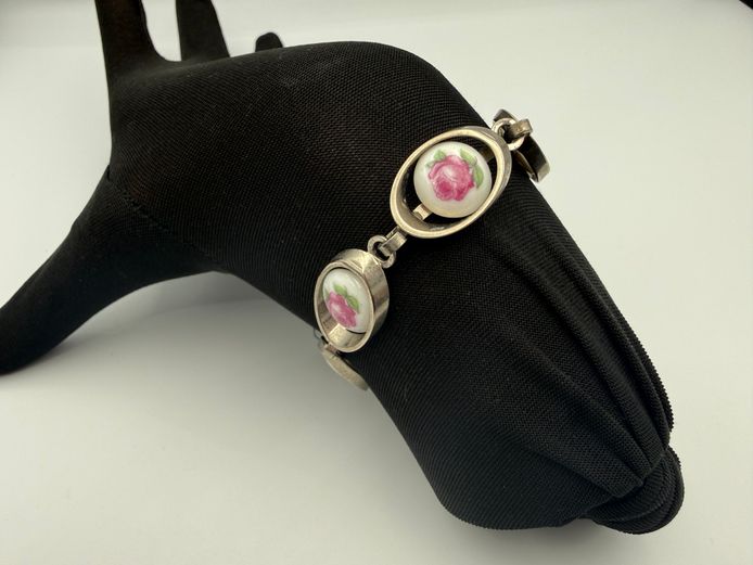 Fine silver bracelet with porcelain pink roses