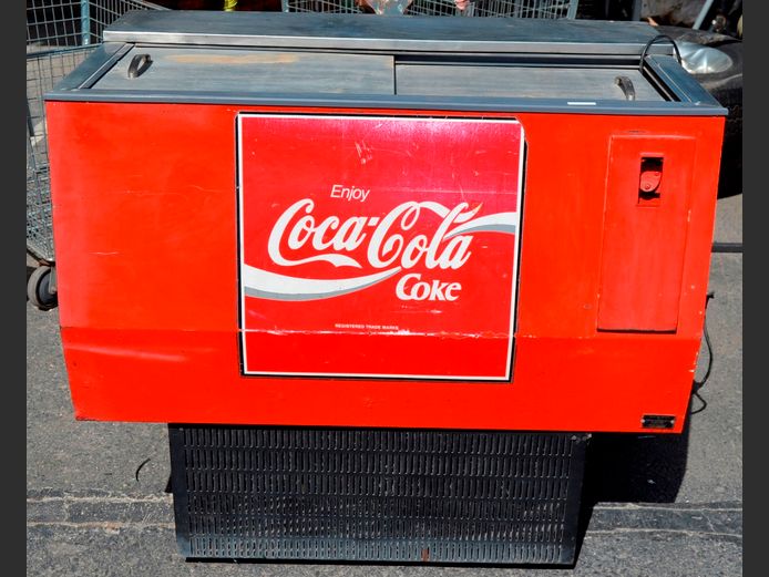 VINTAGE COCA-COLA FRIDGE, 110 x 71 x 93cm [Faulty]