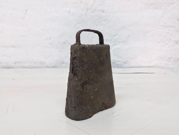 Rustic Vintage Metal Cowbell with Clapper