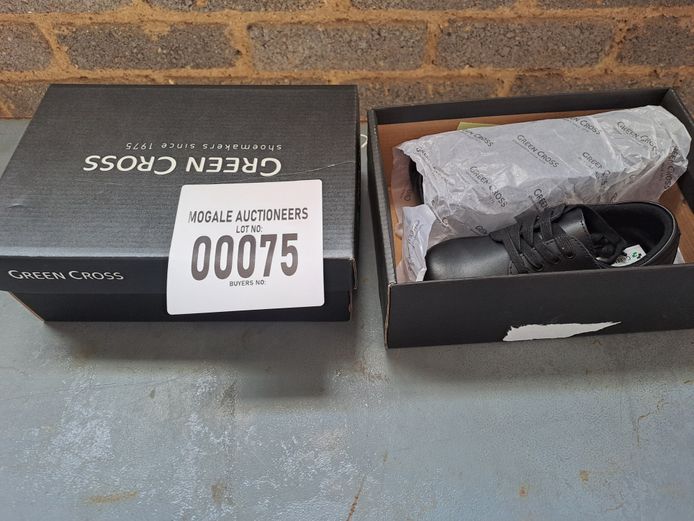 LOT OF 2 GREENCROSS 4170C BOYS SCHOOL SHOES 