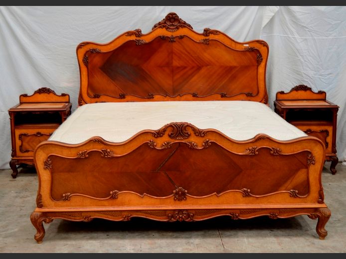 FRENCH STYLE MAHOGANY & WALNUT KING SIZE BED WITH MATTRESS & PAIR MATCHING PEDESTALS, 55 x 45 x 83cm