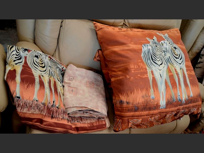 ZEBRA PRINT SET: 2 x SINGLE DUVET COVERS, CONTINENTAL PILLOWCASES, etc