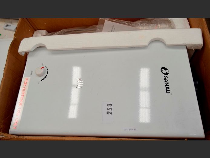 SANAU GAS GEYSER, 34 x 18 x 61cm [Untested]