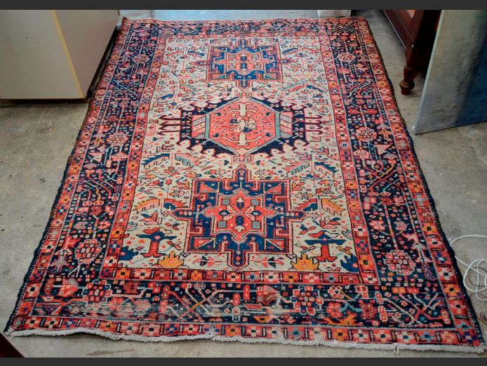 RED, BLUE & BROWN PERSIAN CARPET, 193 x 140cm [Slight wear]