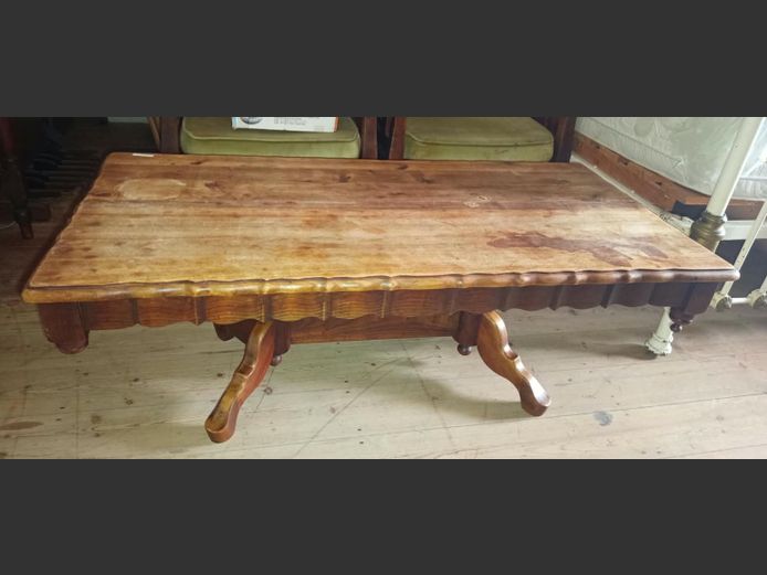 BLACKWOOD SCALLOPED EDGE COFFEE TABLE, 122 x 61 x 45cm [Need some oil]