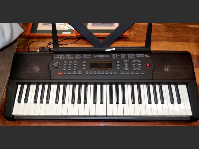 SANCHEZ ARK 15 ELECTRONIC KEYBOARD, 83 x 32cm	 [Switches on, untested further]