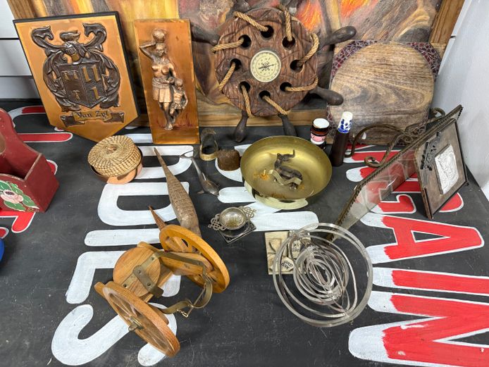 Lot of art and decor items