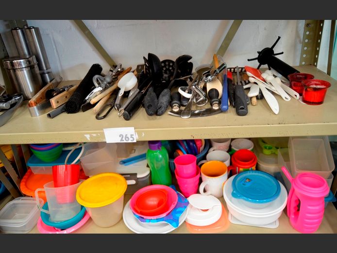 LOT ON 2 SHELVES: KITCHEN UTENSILS, ELECTRONIC SALT & PEPPER GRINDERS [Switches on, Untested further], PLASTIC WARE, etc