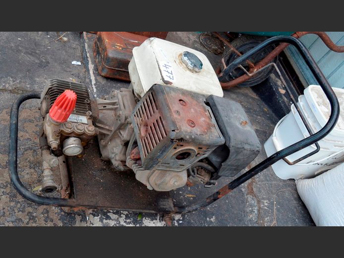 PETROL HIGH PRESSURE WASHER [Untested, no pipes]