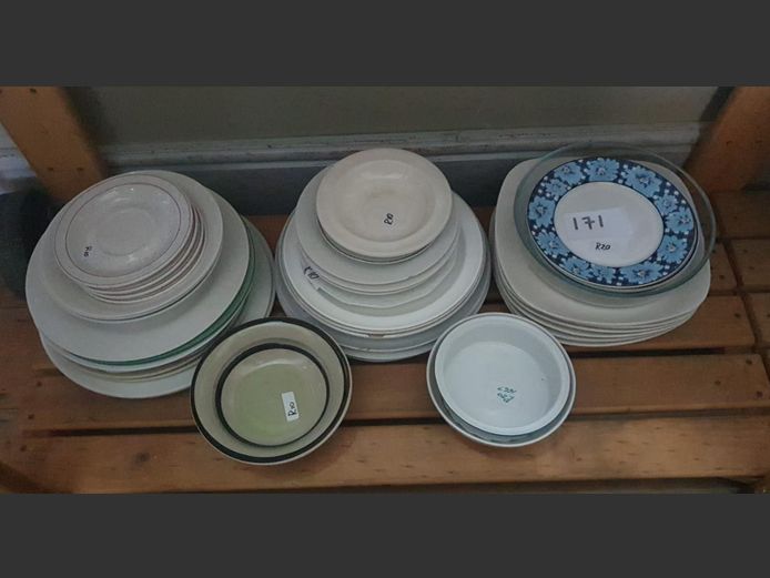 LOT: DINNER PLATES, SIDE PLATES, BOWLS, etc