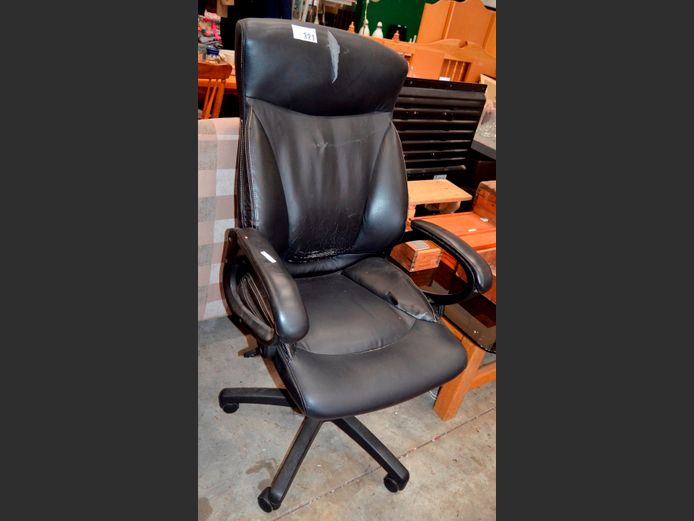 BLACK LEATHER TOUCH SWIVEL OFFICE CHAIR [Peeling]