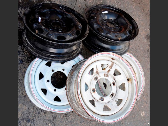 LOT: 5 x STEEL RIMS