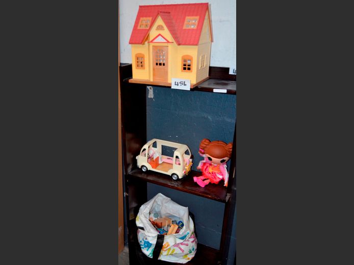 SMALL DOLL HOUSE, CAR, etc