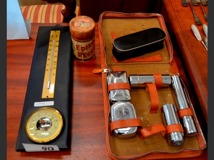VINTAGE MEN'S GROOMING KIT IN CASE, BAROMETER, etc