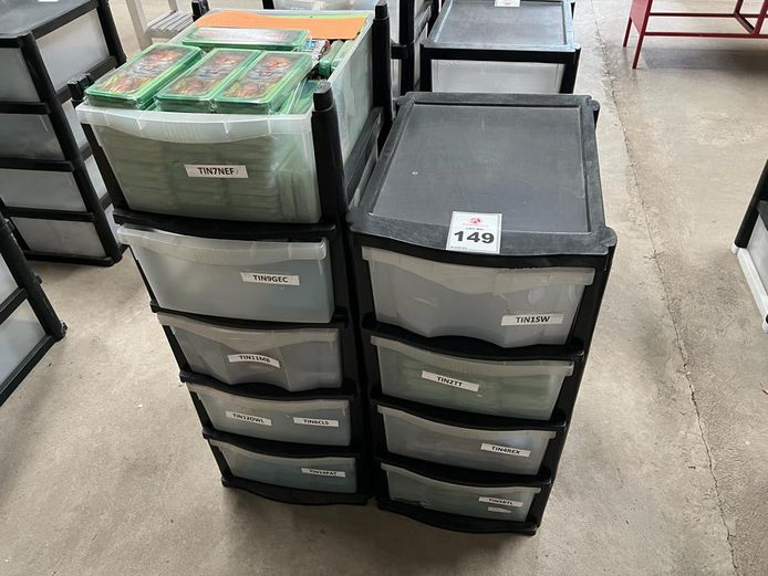 9 Plastic drawers