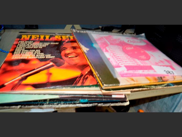 COLLECTION LP RECORDS: BARRY MANILOW, JIM REEVES, PAT BOONE, etc