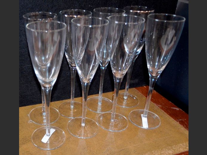 SET OF 8 CHAMPAGNE FLUTES
