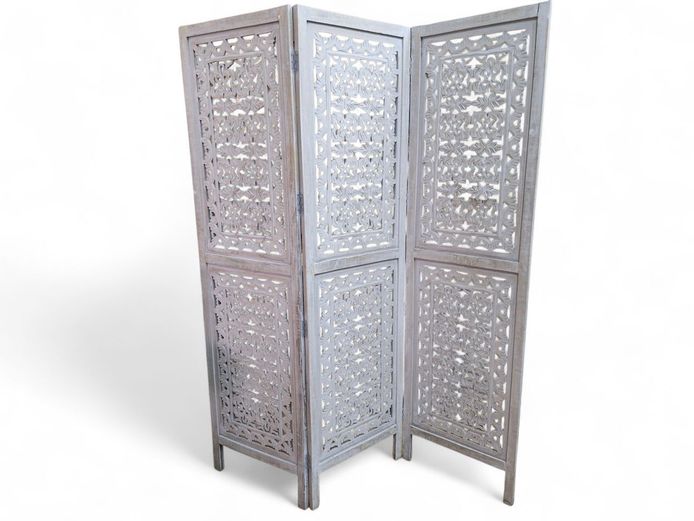 Light Grey Painted Scroll Carved 3-Panel Screen