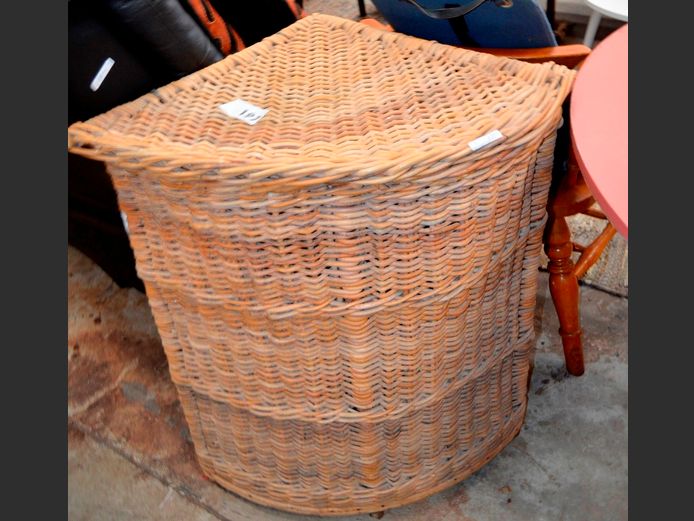WICKER CORNER LAUNDRY BASKET, 70 x 49 x 80cm