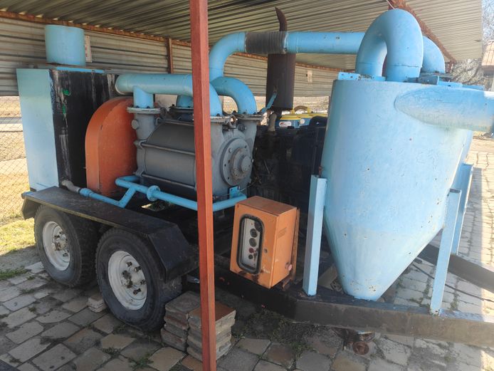 DIESEL MOBILE VACUUM UNIT BIG WITH START AND GO BOX - 6 CYLINDER PERKINS ENGINE 1832/1500