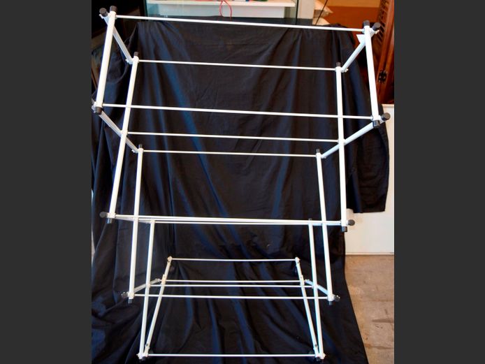 WHITE METAL CLOTHES HORSE