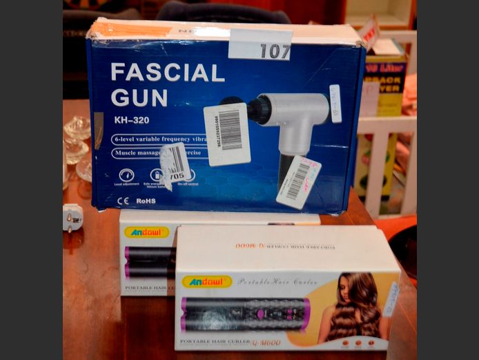 LOT: 2 x ANDOWL HAIR CURLERS & A FACIAL GUN [Untested]