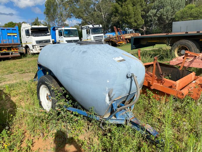 ORCHARD SPRAYER WITH 12V WATER PUMP