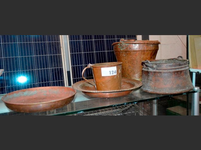 COLLECTION VINTAGE COPPERWARE: PAIL, PLANTER, TRAYS, etc