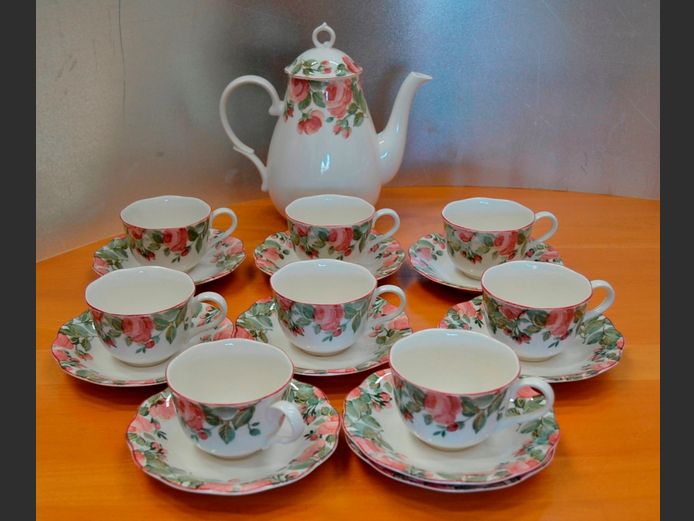 NIKKO TABLEWARE 19-PIECE PART TEA SET