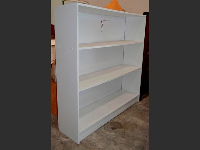 WHITE 3-TIER BOOKSHELF, 120 x 30 x 122cm [Backboard loose]
