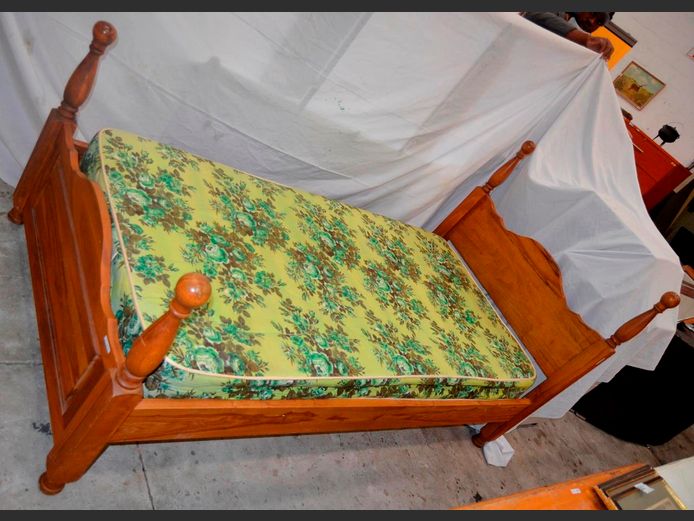 KIAAT SINGLE BED WITH MATTRESS